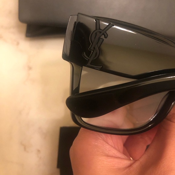 🔥NEW SHOW STOPPER YSL SUNGLASSES 🔥 - Picture 10 of 13